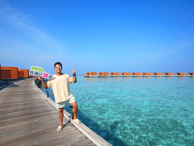 Veligandu_OceanJacuzziVillaBathroom1_800x600px